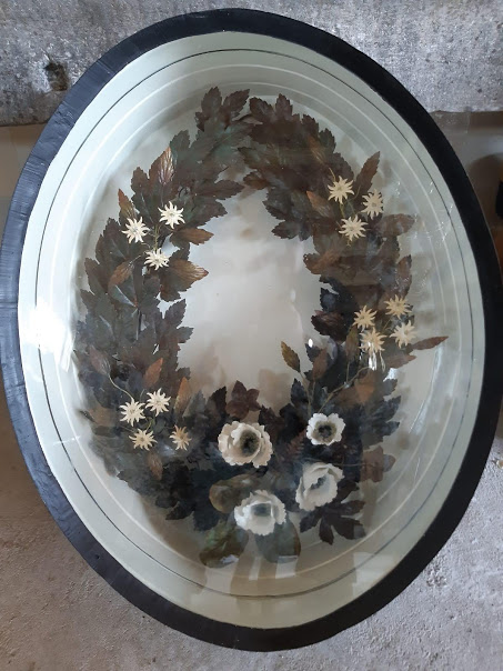 De twee gerestaureerde kransen en trommels