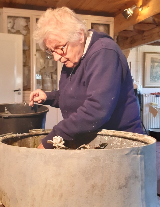 Corneel Beijert-Baan bezig met de restauratie